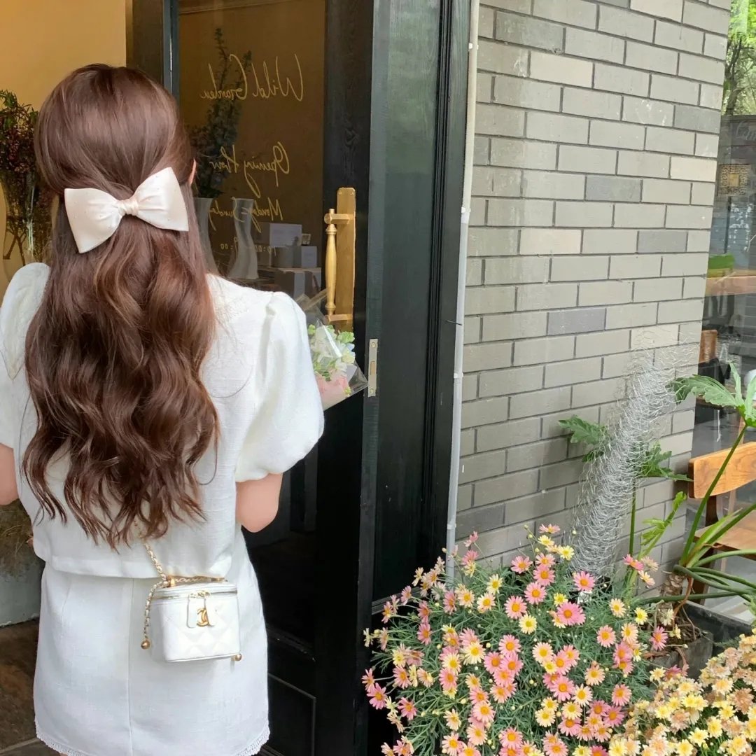 港口的日本姑娘